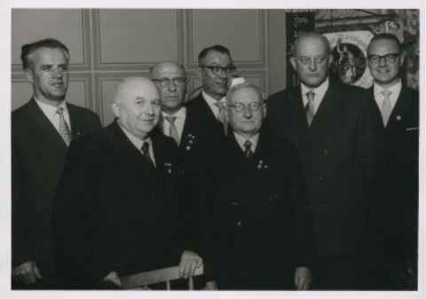 Ehrenanbend "65 Jahre 1. RVgg 1892 Schweinfurt" am 26. Oktober 1957; von links: Franz Rink, Josef Scheller, Georg Birkel, Karl Dönisch, Friedrich Müller, BLSV - Bezirksvorsitzender Ludwig, Willy Müller und 1. Vorsitzender Philipp Zimmermann.