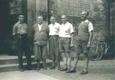 1959 Bundestreffen der Wanderfahrer in Coburg. Gewinner des Conti-Pferdes; v. lk. Herbert Leibold, Heinrich Rink, Hermann Leibold, Hermann Rink, Franz Rink.